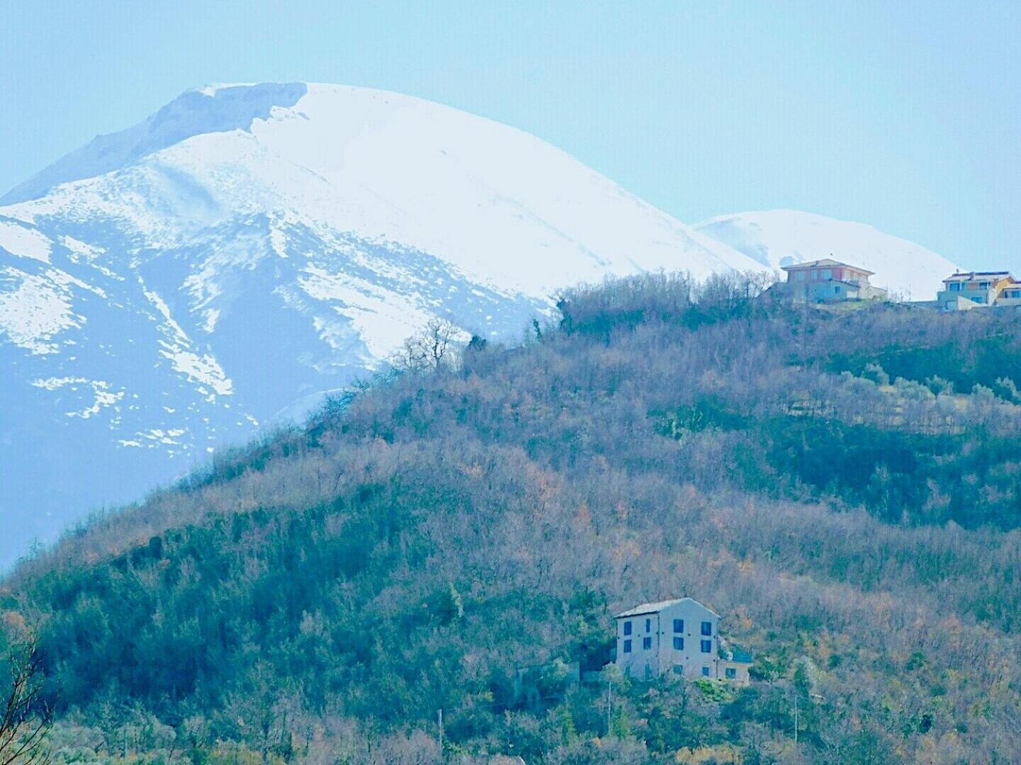 La Casa Dalle Finestre Blu Abbateggio Exteriör bild