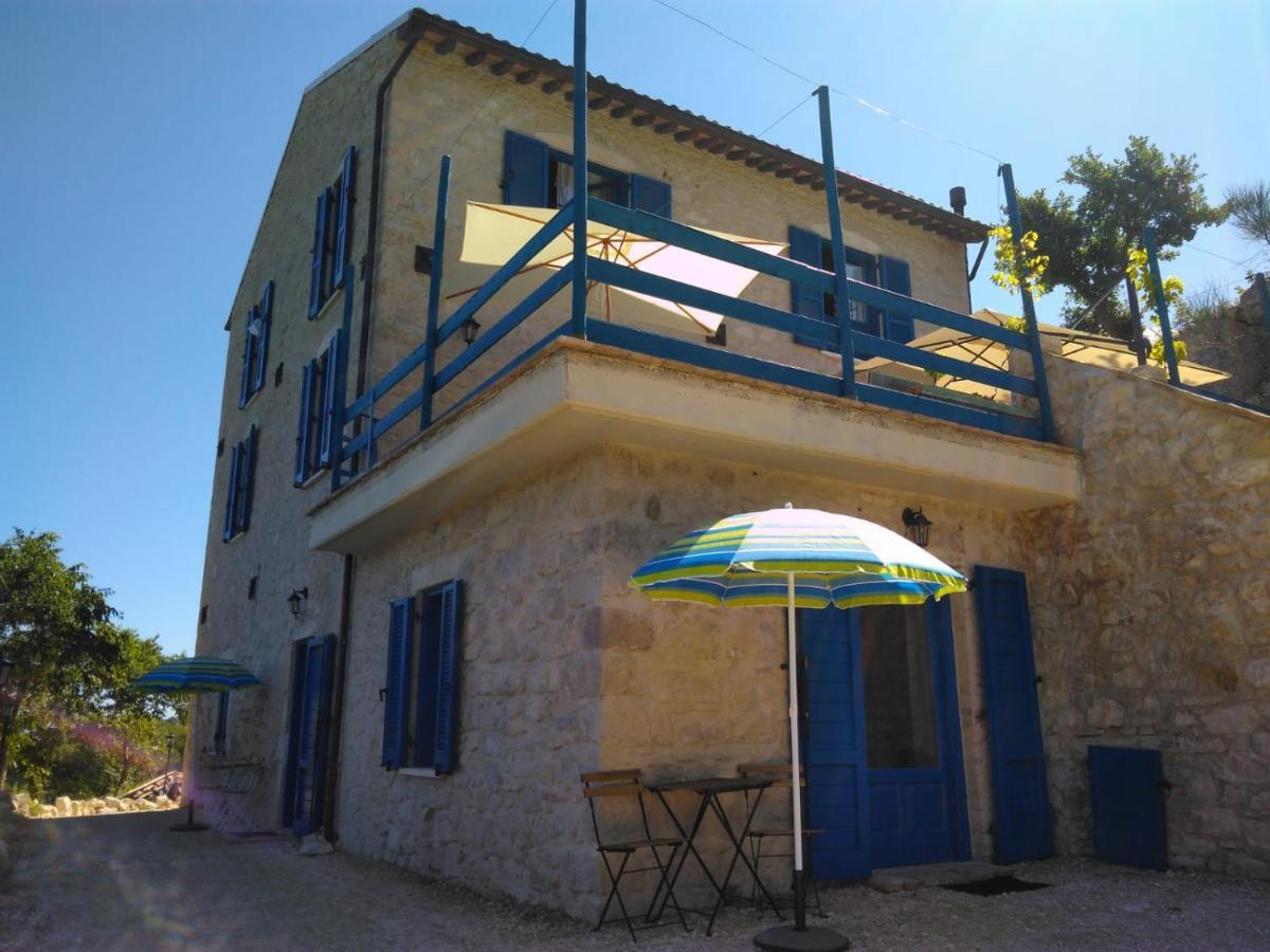 La Casa Dalle Finestre Blu Abbateggio Exteriör bild