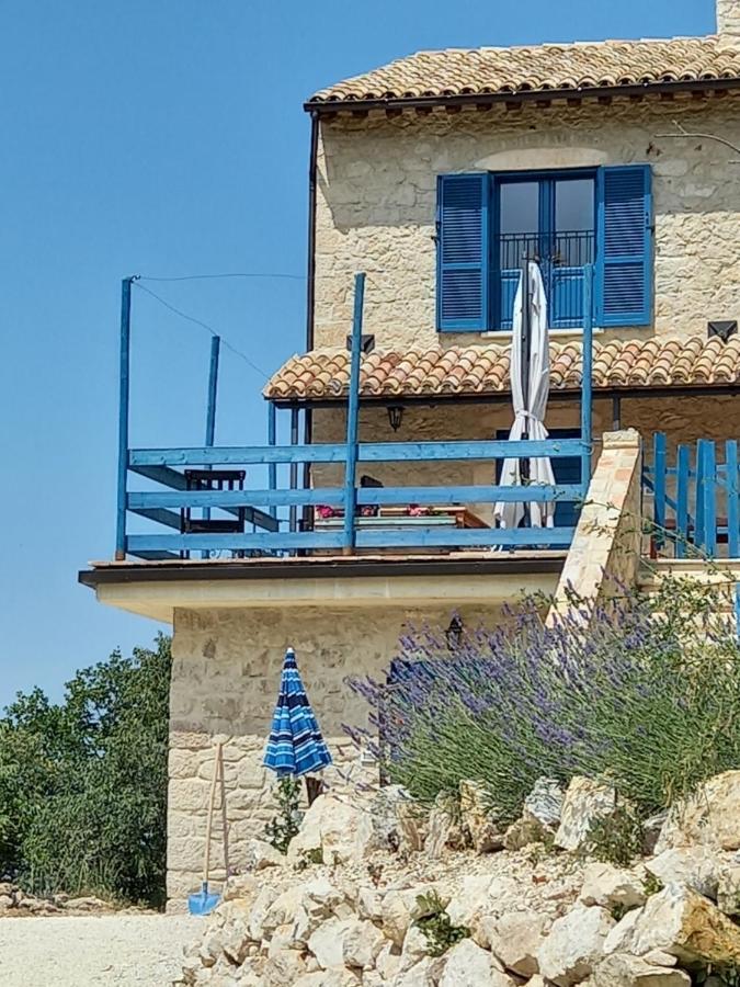 La Casa Dalle Finestre Blu Abbateggio Exteriör bild