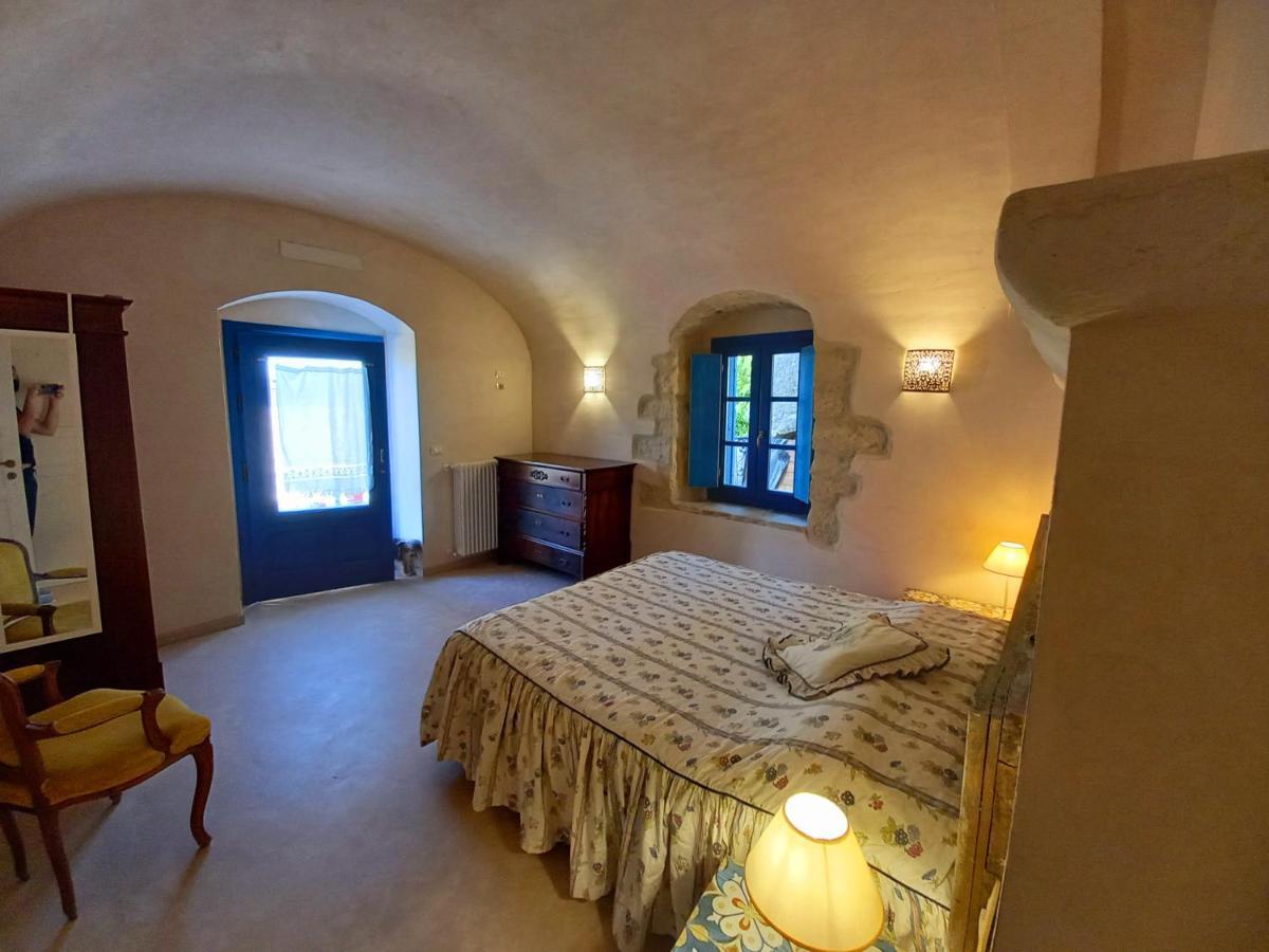 La Casa Dalle Finestre Blu Abbateggio Exteriör bild