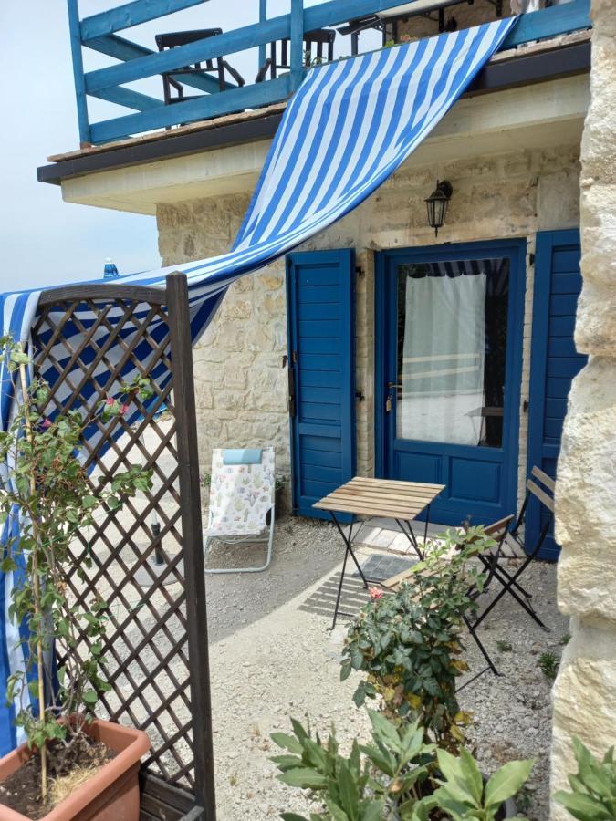 La Casa Dalle Finestre Blu Abbateggio Exteriör bild