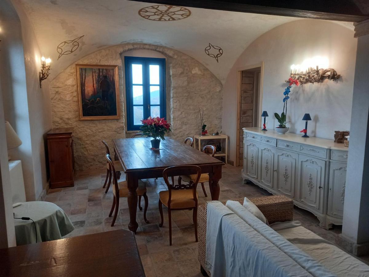 La Casa Dalle Finestre Blu Abbateggio Exteriör bild