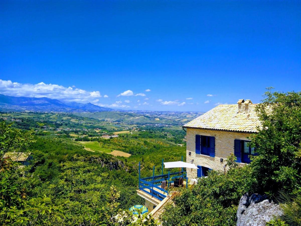 La Casa Dalle Finestre Blu Abbateggio Exteriör bild