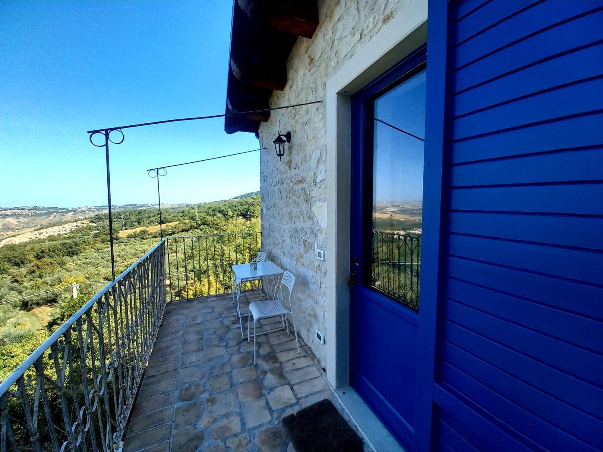La Casa Dalle Finestre Blu Abbateggio Exteriör bild