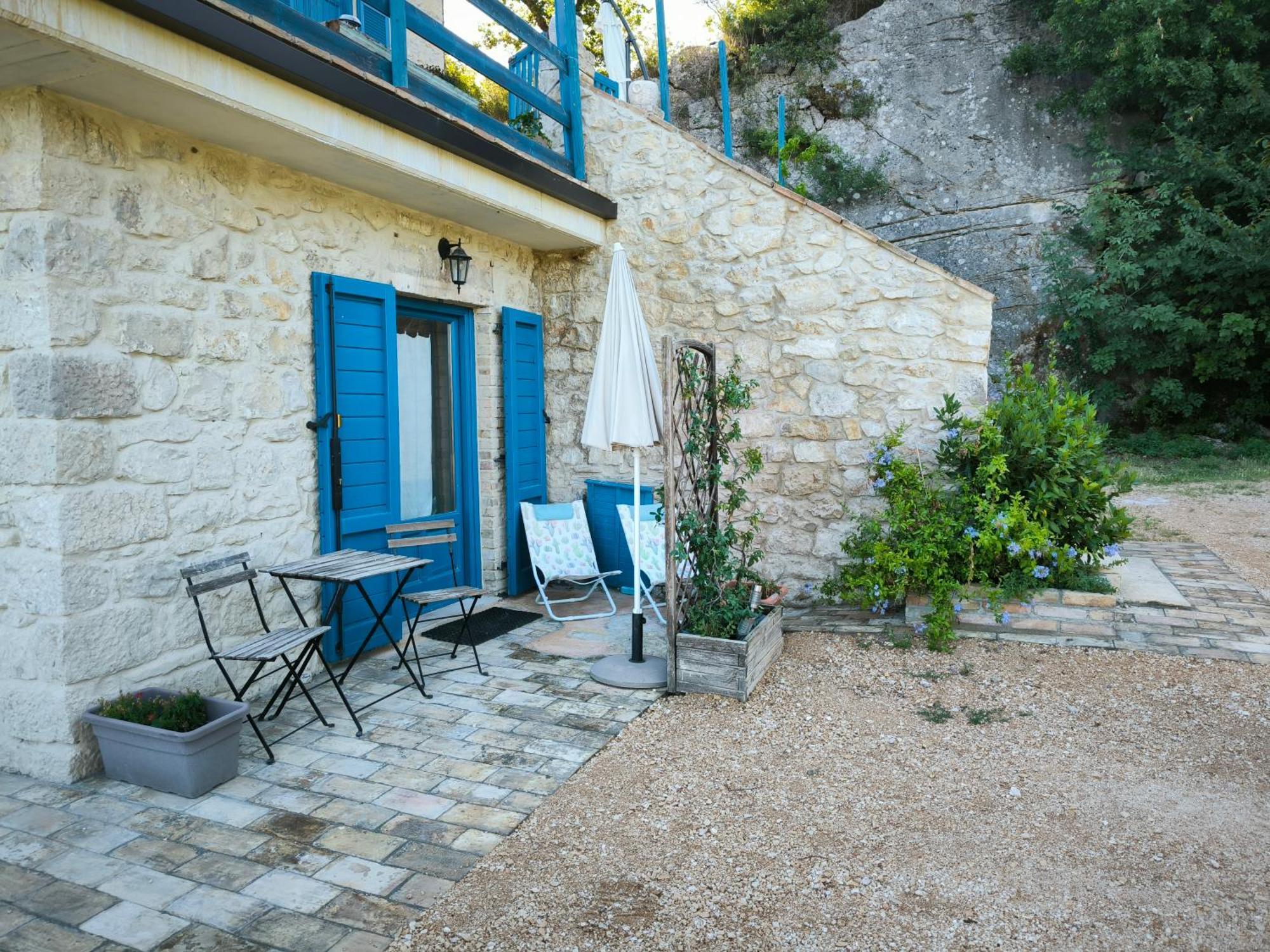 La Casa Dalle Finestre Blu Abbateggio Exteriör bild